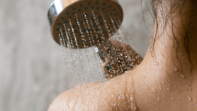 Studiu: De ce nu este bine să faci duș în fiecare zi